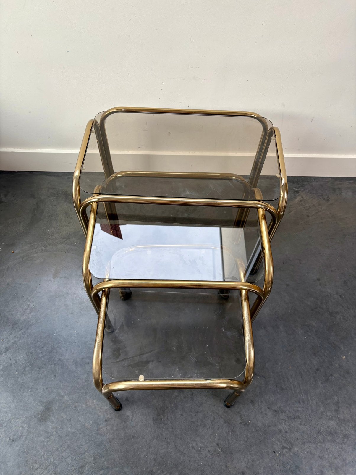 Vintage set 3 bijzettafels, goud buisframe rookglas ‘70, Ophalen of Verzenden