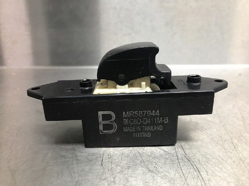 RAAMSCHAKELAAR Mitsubishi ASX (01-2010/03-2023) (|MR587944|), Gebruikt, Mitsubishi