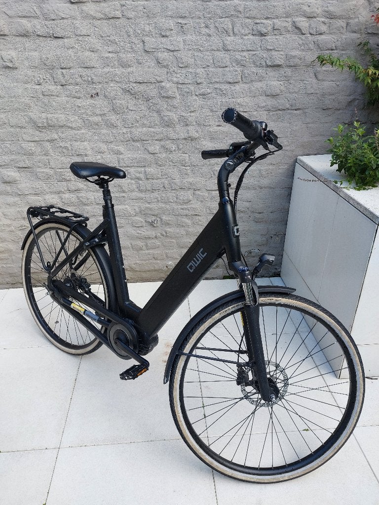 Elektrische stadsfiets - Middenmotor, Fietsen en Brommers, 59 cm of meer, Ophalen, Gebruikt, Qwic