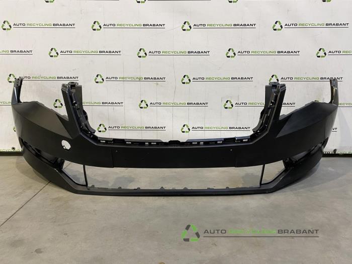 Pare-chocs avant d'un Skoda Superb, -, 3 mois de garantie, Utilisé, -