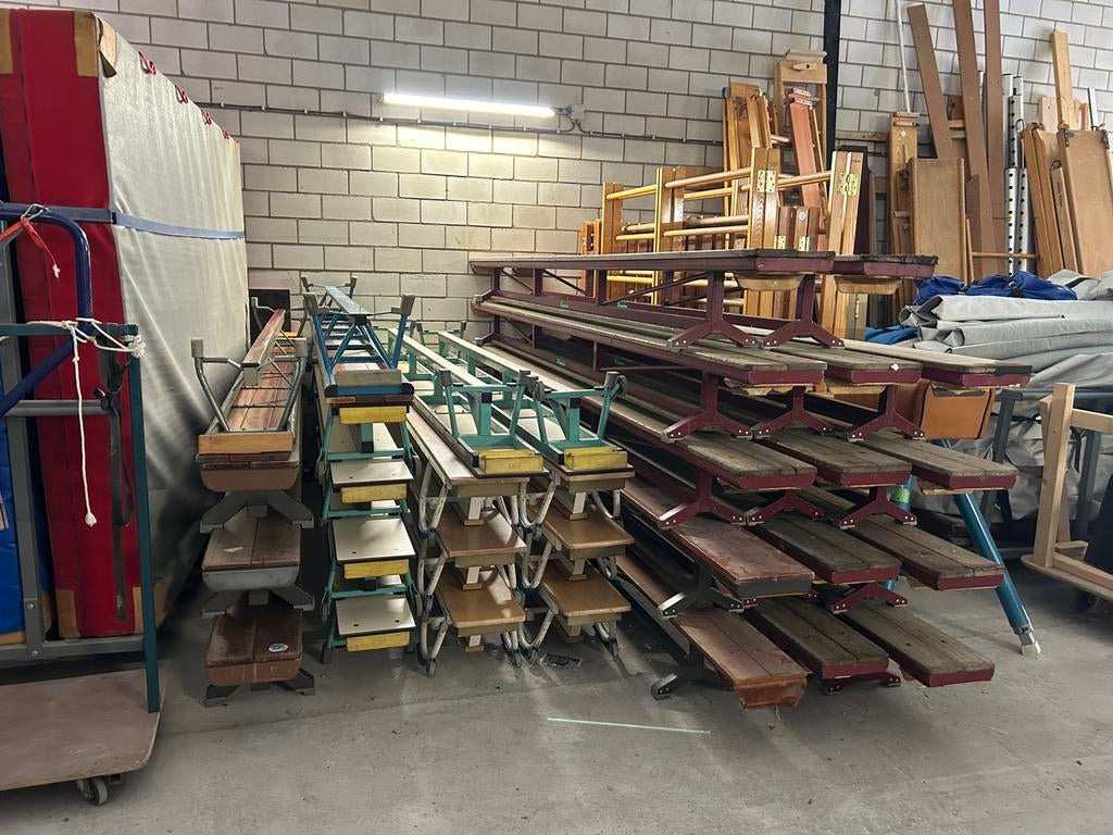Turnbanken 31 stuks! 420&360cm, Ophalen, Rood