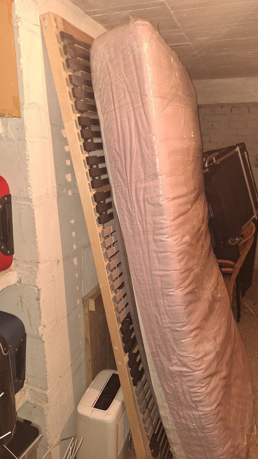 1 persoonsbed massief hout (inc. matras & beddegoed), Ophalen, Matras