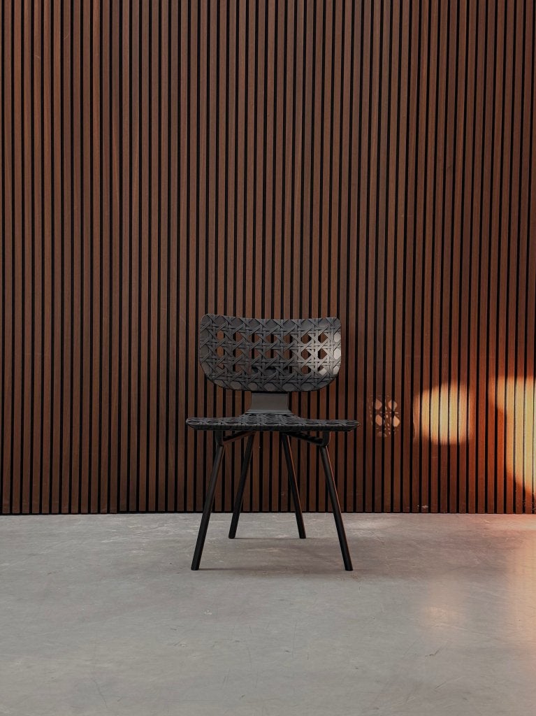 Classicon  Aërias Chair black