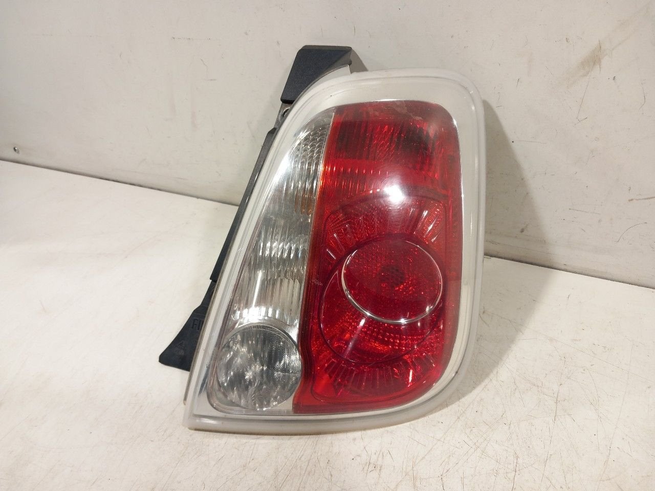 Achterlicht carrosserie rechts Fiat 500, Onderdelen@venauto.nl, Van der Ven Autorecycling B.V., Gebruikt, Ettenseweg 76, 4706 PB Roosendaal, The Netherlands