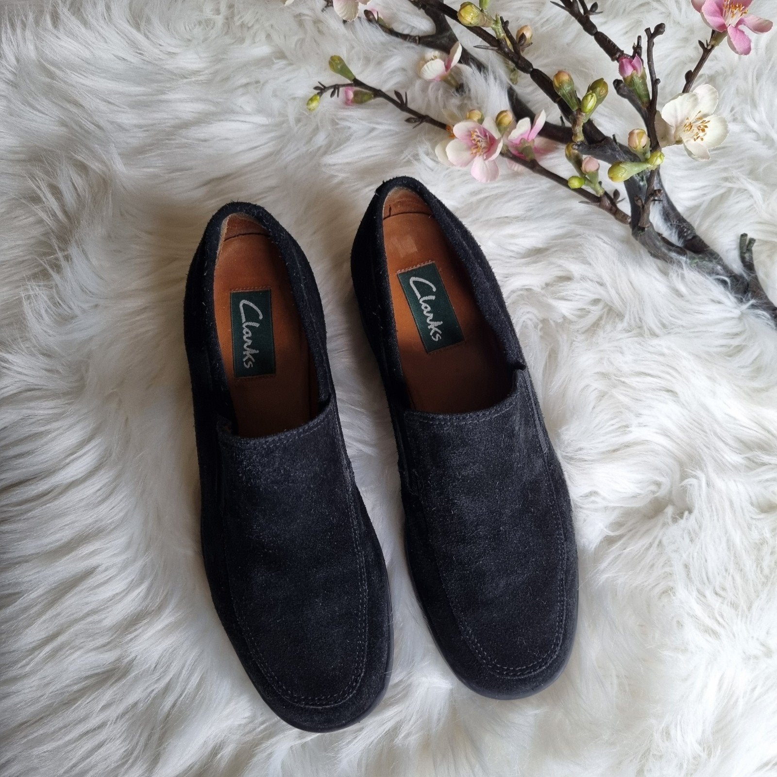 Schoenen "Clarks"- maat 39D - zwart suède - als nieuw!, Ophalen of Verzenden, Zo goed als nieuw, Clarks, Instappers