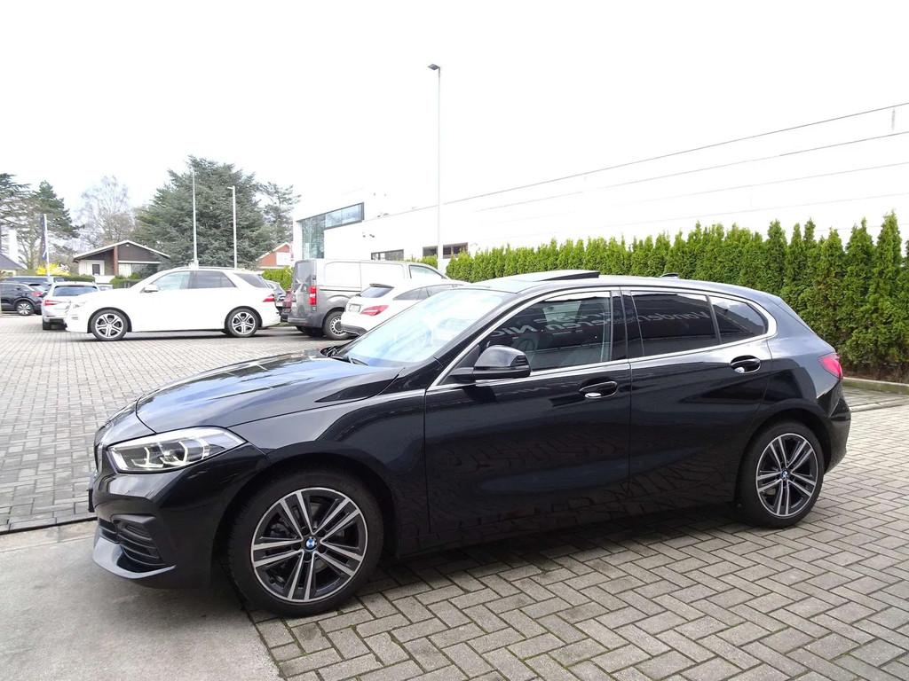BMW 1 Serie 118 i 5d. PANODAK,CAMERA,CARPLAY,LEDER,HEAD-UP,C, 100 kW, 1 Reeks, Gebruikt, Lichtsensor