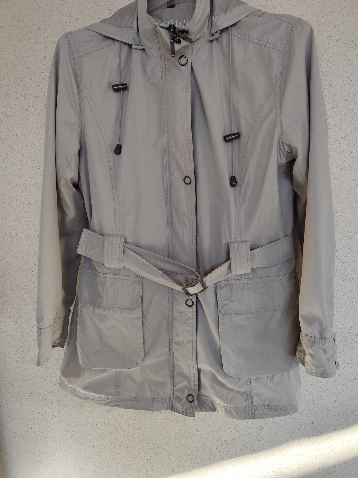 Regenjas licht grijs met ritssluiting en drukknopen. Maat 42, Kleding | Dames, Ophalen