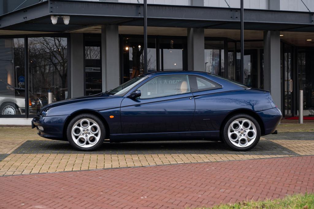 Alfa Romeo GTV 1.8 T.Spark 16V (bj 1999), Auto's, Oldtimers, 4 zetels, Beige, 144 pk, Blauw