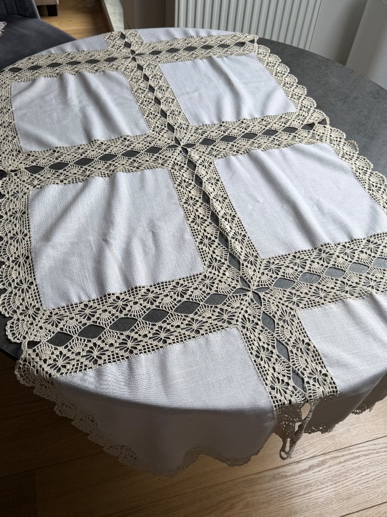 Handmade table cover, Enlèvement ou Envoi, Neuf, Broderies à la main, Autres types
