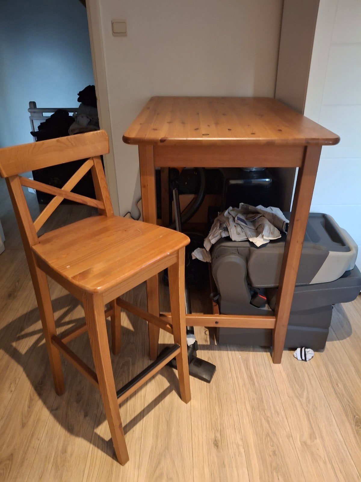 hoge tafel met hoge stoel, Ophalen
