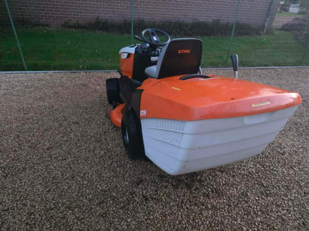 Tracteur tondeuse stihl, Enlèvement, Comme neuf