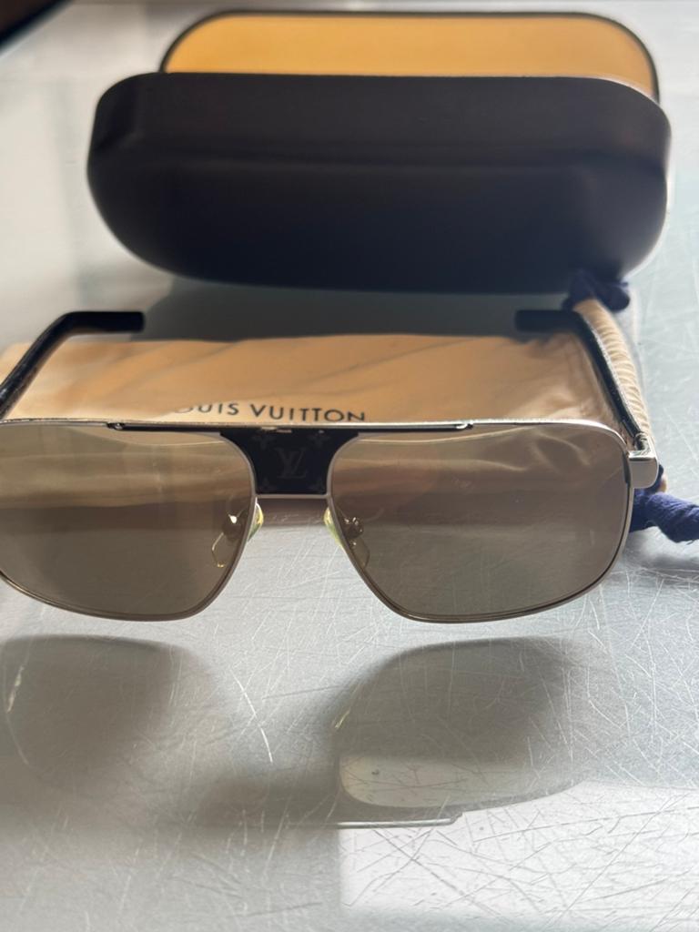 Lunettes de soleil Louis Vuitton authentiques, Enlèvement, Comme neuf, Lunettes