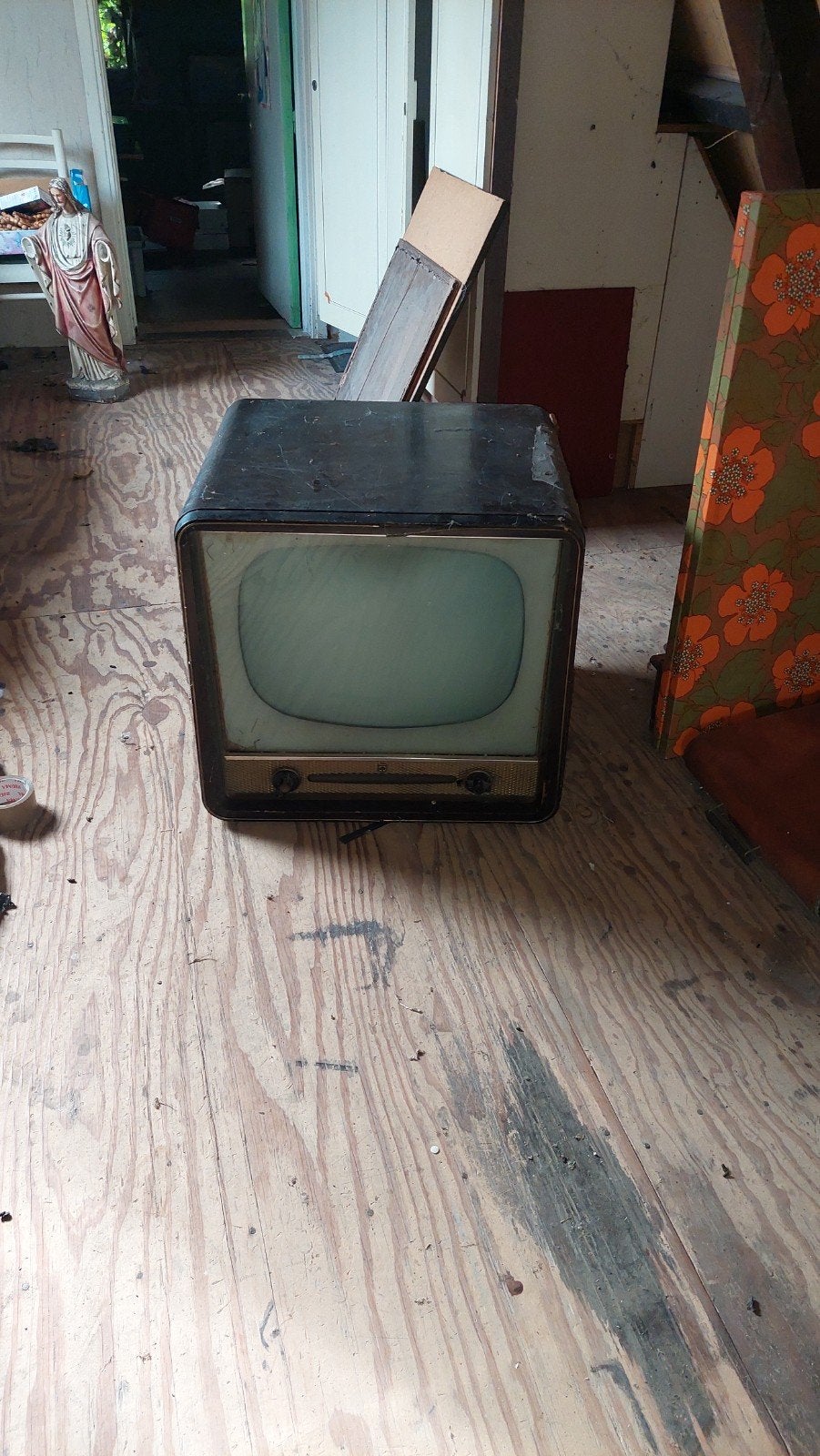 TV, Antiquités & Art, Enlèvement