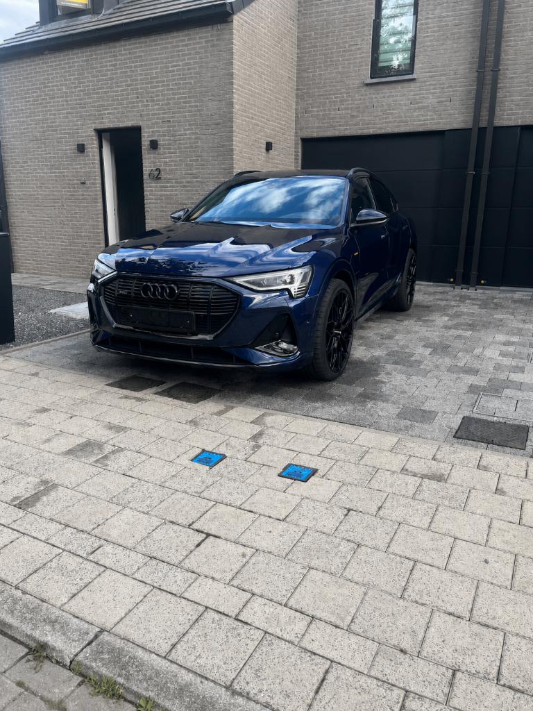 Audi Q8 Etron Sportback 55 / Pano / S Line, Autos, Cuir et Alcantara, Achat, Noir, Automatique