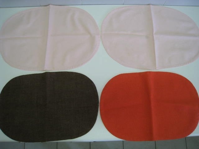5 placemats : 2 roze 48x33cm, 1 rode, 1 bruine, 1 oranje, Huis en Inrichting, Keuken | Textiel, Ophalen, Oranje