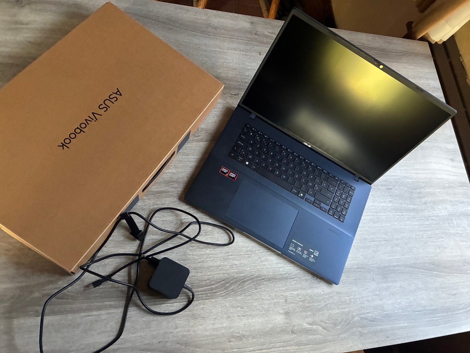 ASUS vivobook 18 M1807HA-S8022W Azerty - zo goed als nieuw, Computers en Software, Ophalen, Met videokaart, 32 GB, Zo goed als nieuw