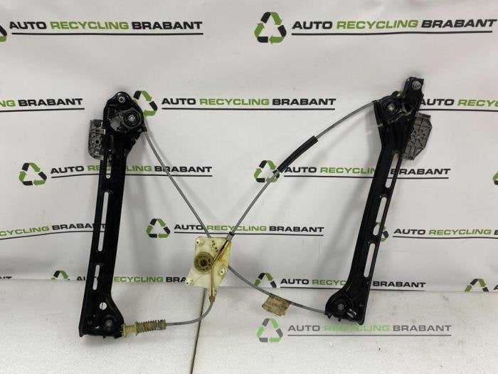 Ruitmechaniek 2Deurs rechts-voor van een Volkswagen Beetle, Gebruikt, -, -, Ophalen of Verzenden
