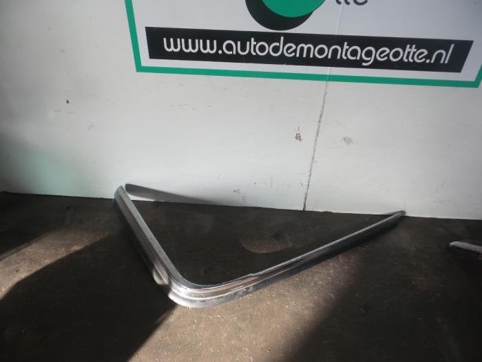 Carénage arrière droit d'un Mercedes 260SE-600SEL, Utilisé, -, -, Enlèvement ou Envoi