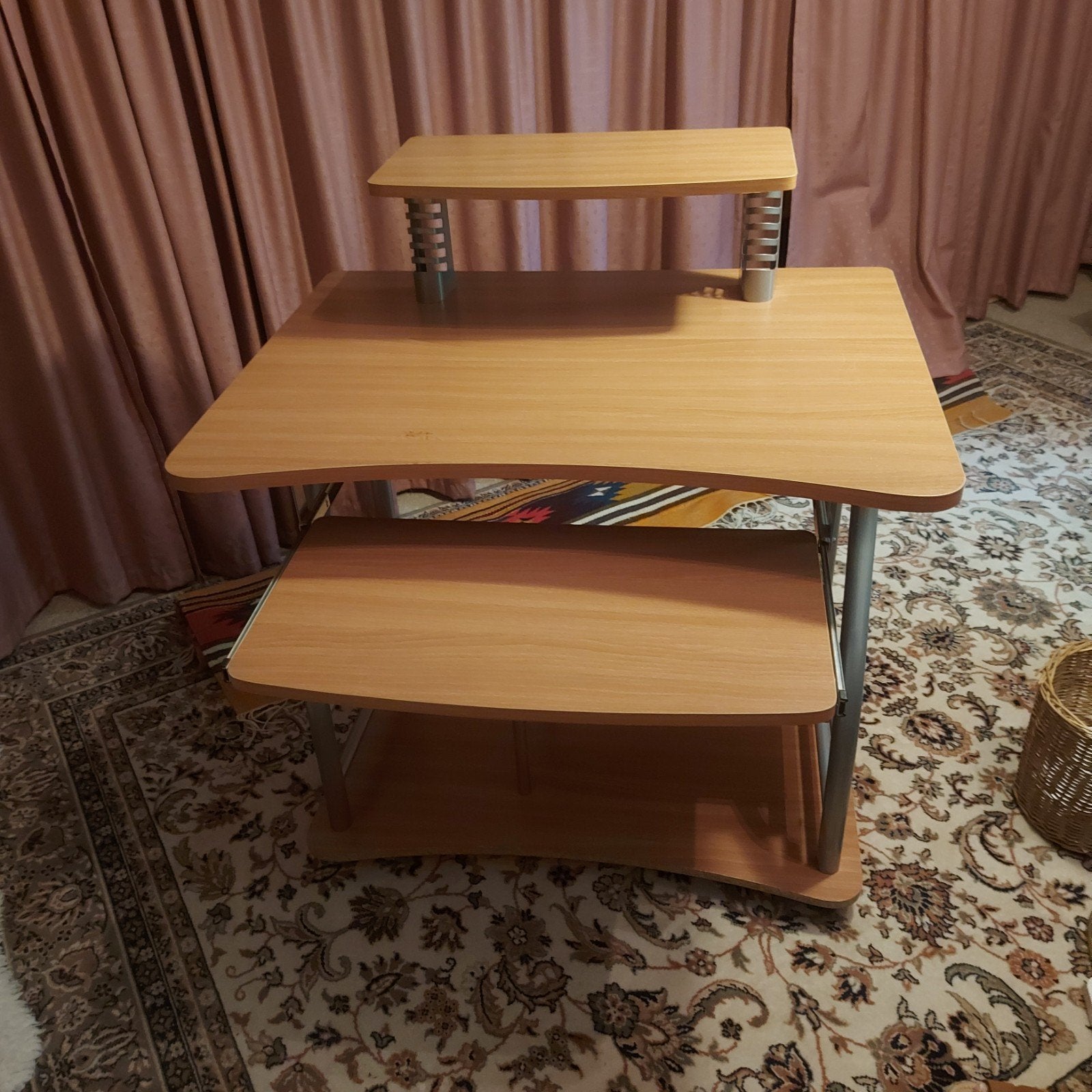 computer tafel of bureau op wieltjes, Overige houtsoorten, Ophalen of Verzenden, Zo goed als nieuw, Modern