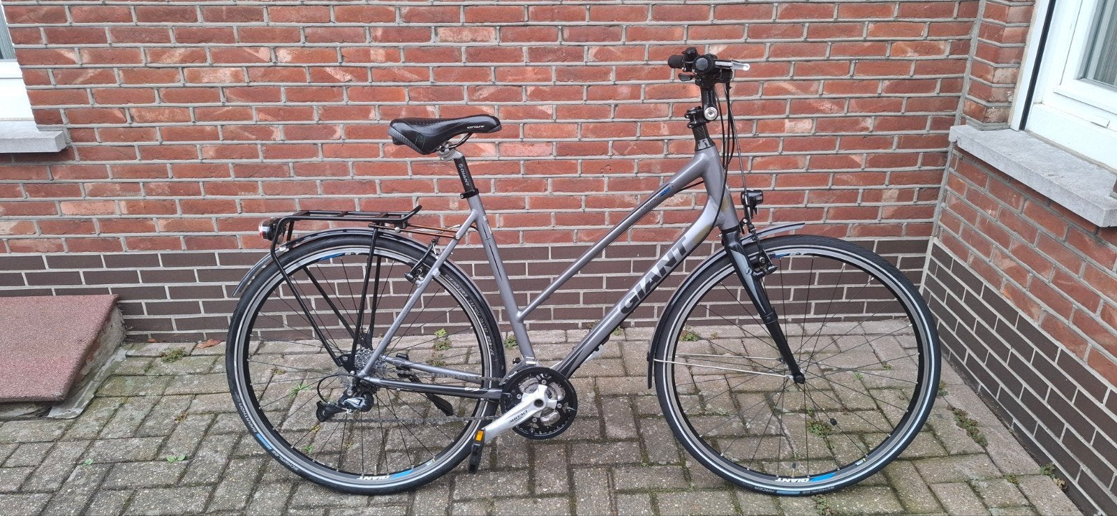 Dames trekkingfiets Giant aero rs in nieuwe staat amper gebr, Fietsen en Brommers, Ophalen, 28 inch, 53 tot 56 cm, Velgrem