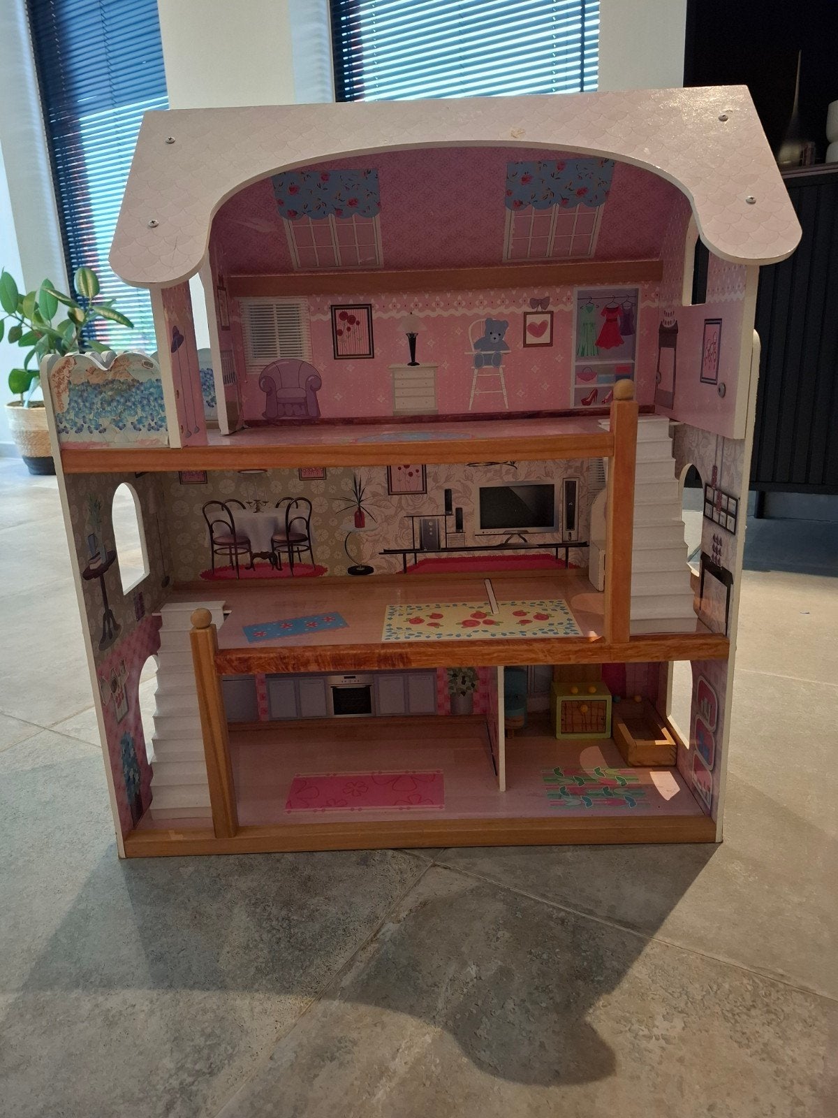 poppenhuis met popjes en inrichting, Kinderen en Baby's, Ophalen, Gebruikt, Poppenhuis