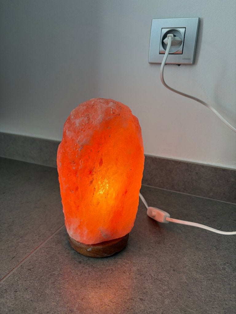 Zoutsteen lamp - 21cm - 2-3 kg, Met schakelaar, Overige stijlen, Overige fittingen, Zo goed als nieuw