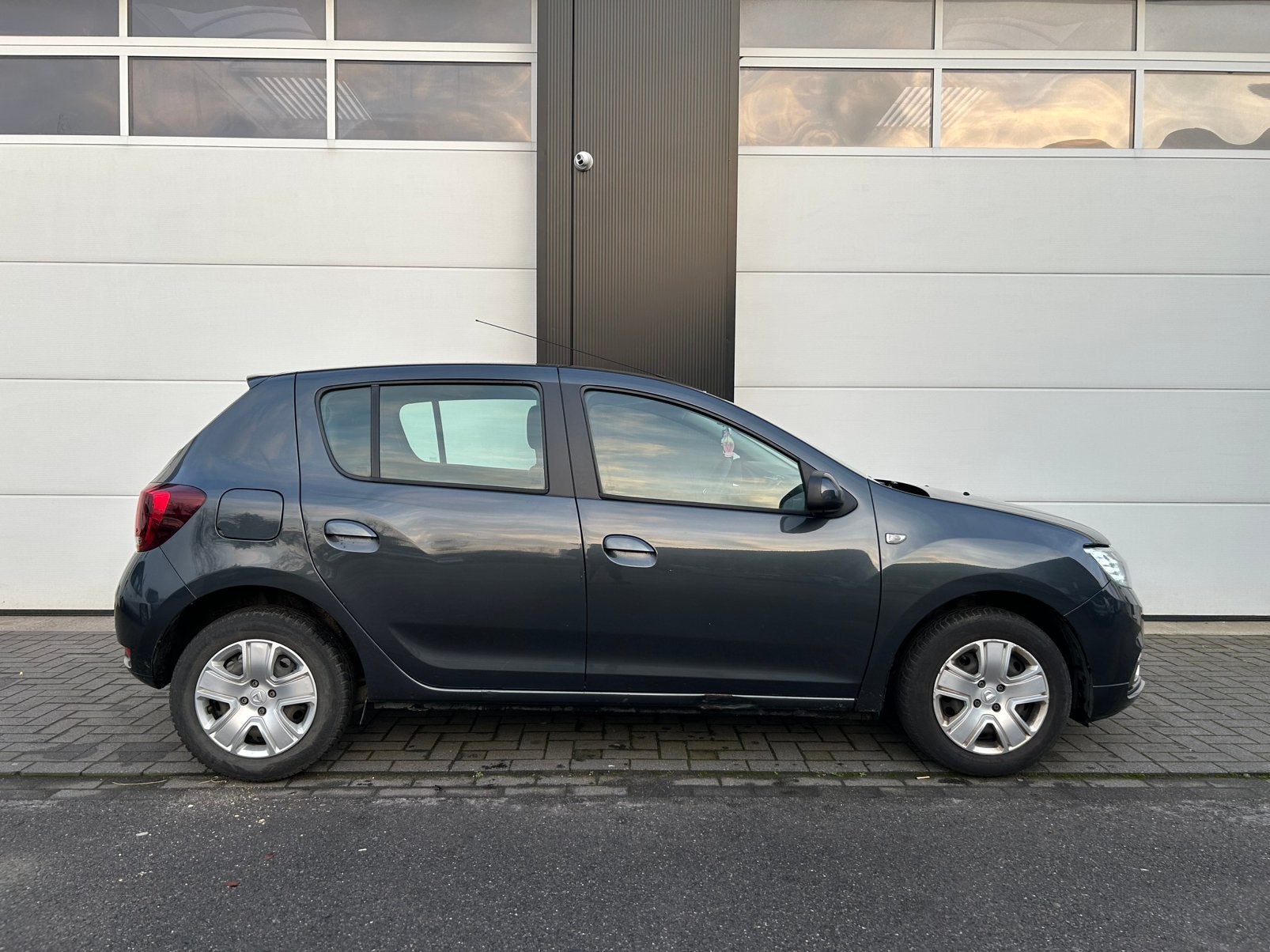 Dacia Sandero 1.0i / Airco / Navi / Parkeersensoren, Argent ou Gris, Achat, Euro 6, Entreprise