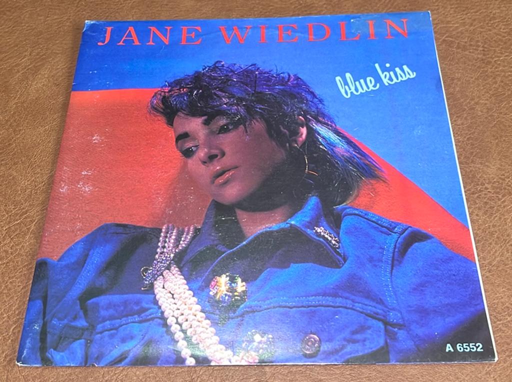Jane Wiedlin ‎– Blue Kiss - 7” vinyl single - EU, Ophalen of Verzenden, Gebruikt, Single
