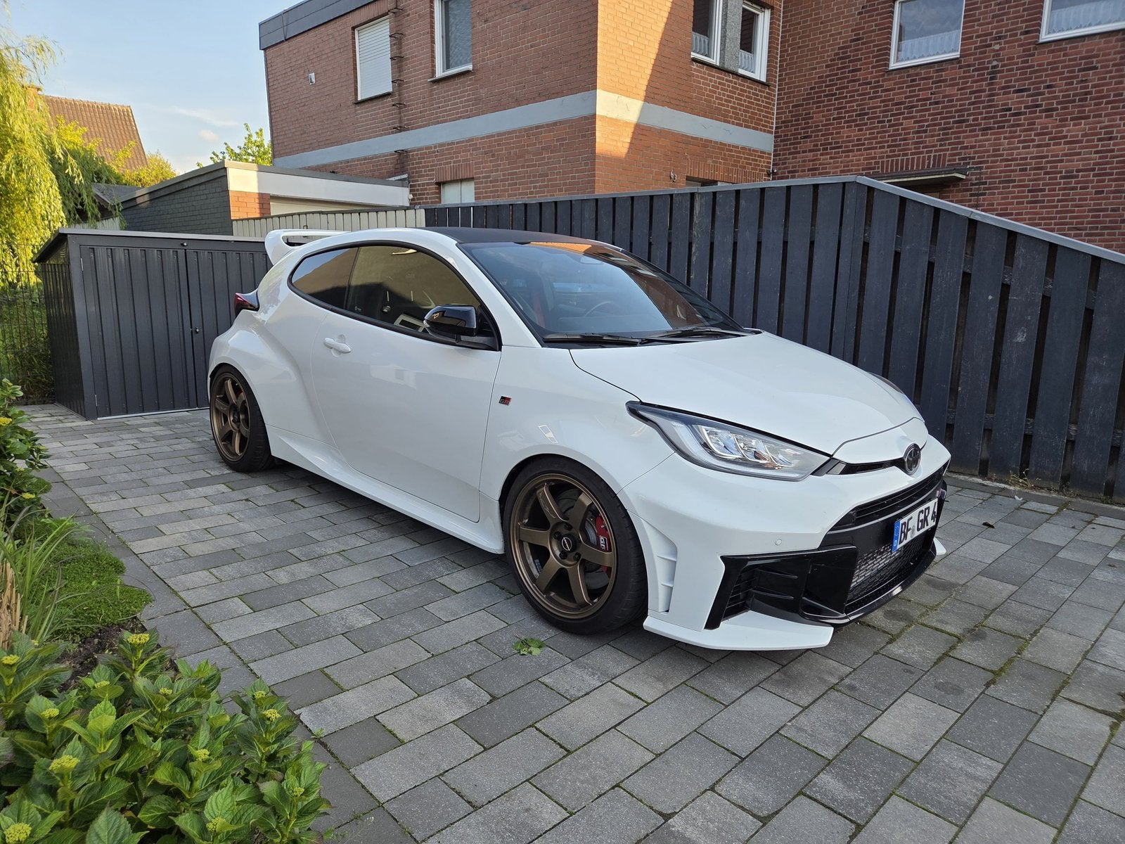 Toyota GR Yaris Facelift Automatic, Auto's, Toyota, Automaat, Leder en Stof, Wit, Bedrijf