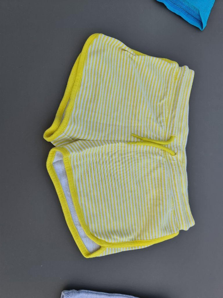 wit-geel gestreepte korte broek, Besties, 128, Kinderen en Baby's, Ophalen, Zo goed als nieuw, Broek