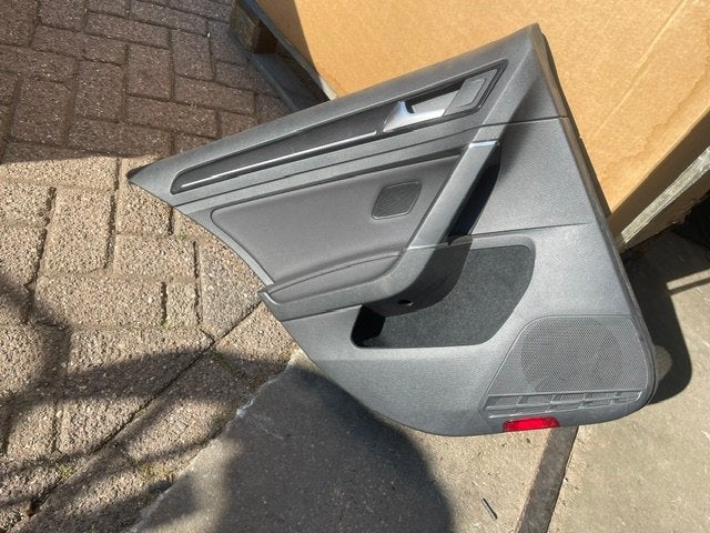 PORTIERBEKLEDING LINKS ACHTER Golf VII (AUA) (5G4868073C), Gebruikt, Volkswagen, Volkswagen AG, Kundenbetreuung@volkswagen.de