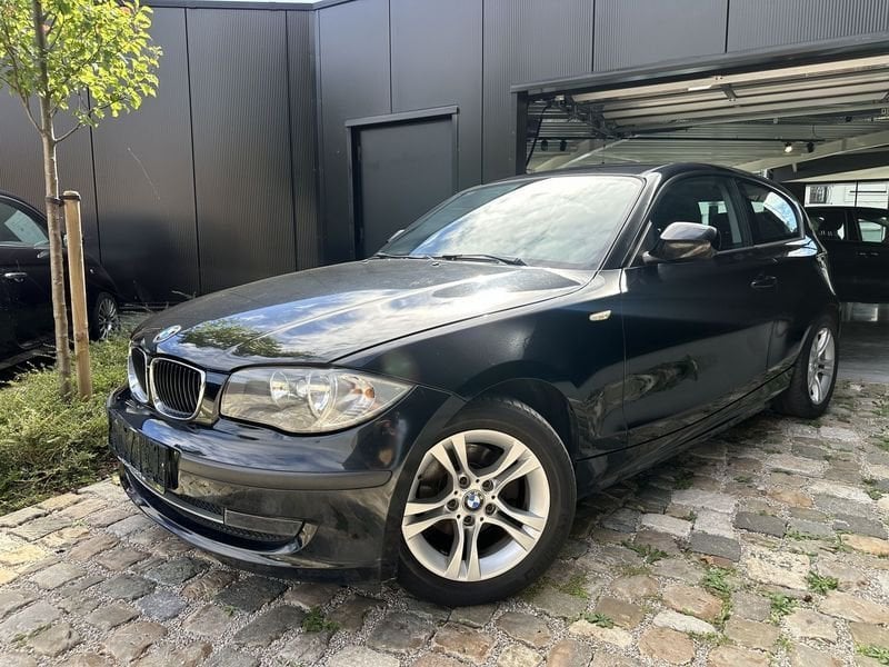 BMW Série 1 116i E87 Sporthatch zwart 3d 6vit goede opties, Auto's, 90 kW, Zwart, 4 cilinders, Zwart