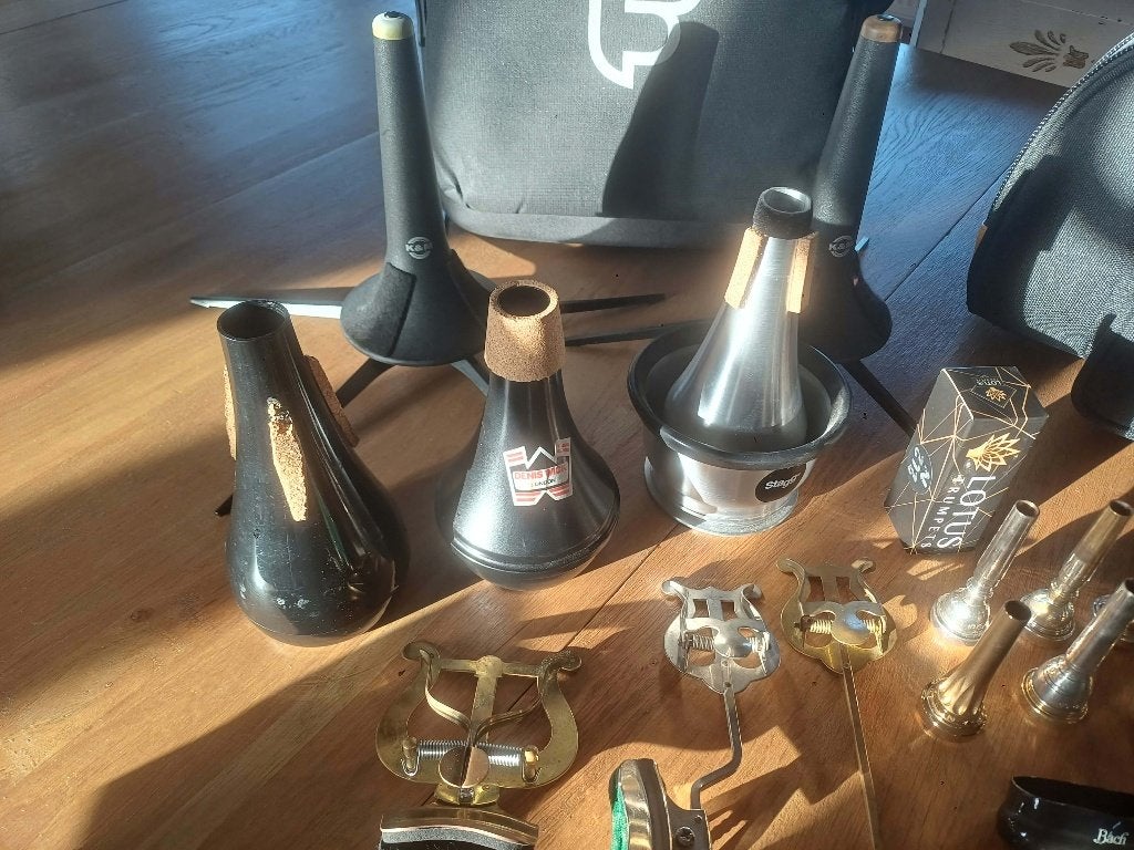 Embouchure sourdine et divers pour trompette, Musique & Instruments, Enlèvement ou Envoi, Comme neuf, Autres types
