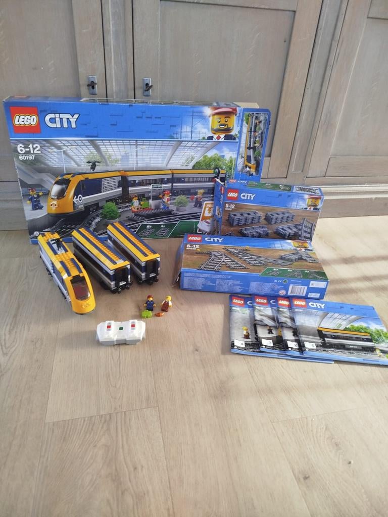 Lego trein set 60197 met extra treinsporen, Ophalen of Verzenden, Zo goed als nieuw