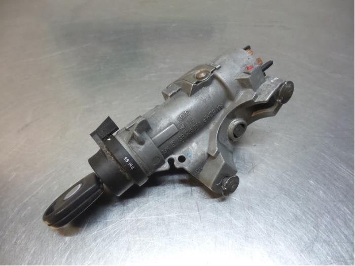 Serrure de contact + clé d'un Volkswagen Polo (Polo 01-), Volkswagen, -, 3 mois de garantie, Utilisé