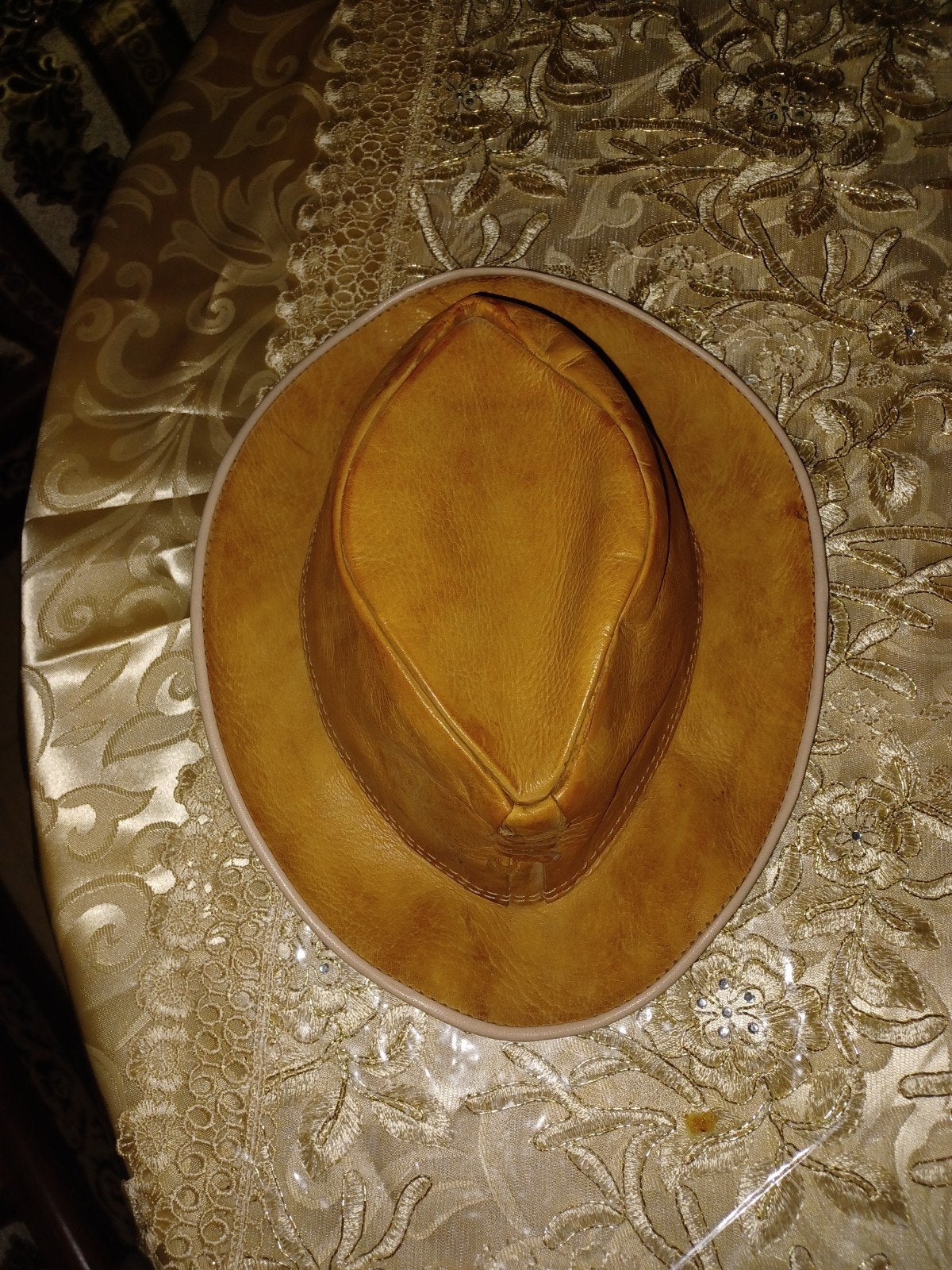 Bonnet en cuir véritable, Enlèvement, Chapeau