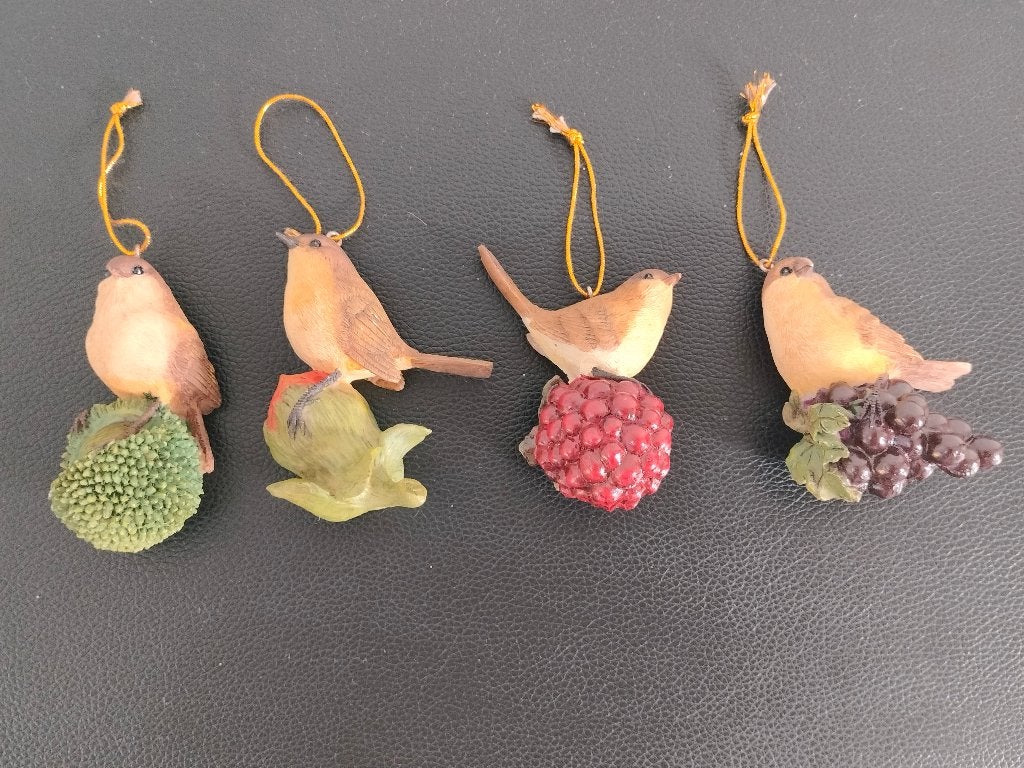 4 hangers vogels met vruchten, hazelnoot, kastanje, Ophalen of Verzenden, Zo goed als nieuw