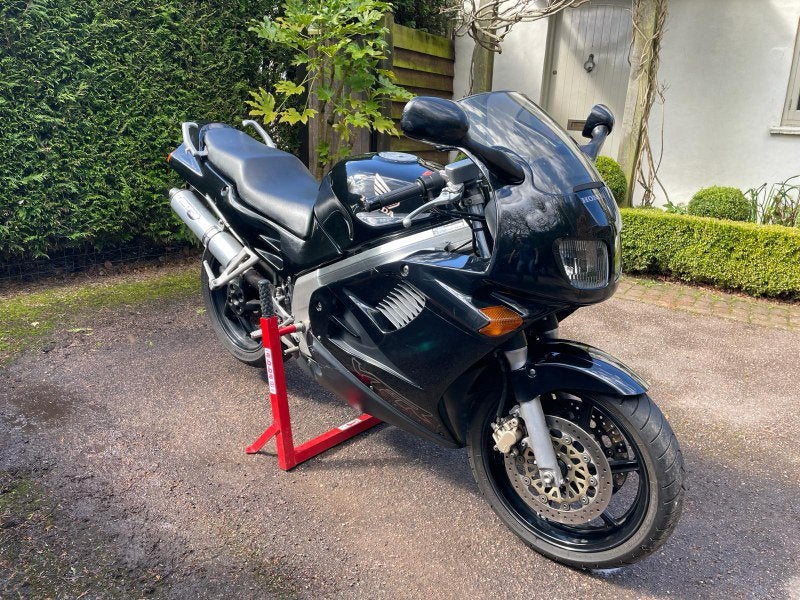 Vous recherchez une Honda VFR 750 ?, Motos, Particulier