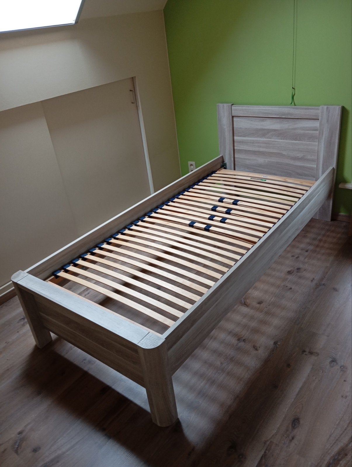 Bed 90x200 met lattenbodem, Huis en Inrichting, Ophalen