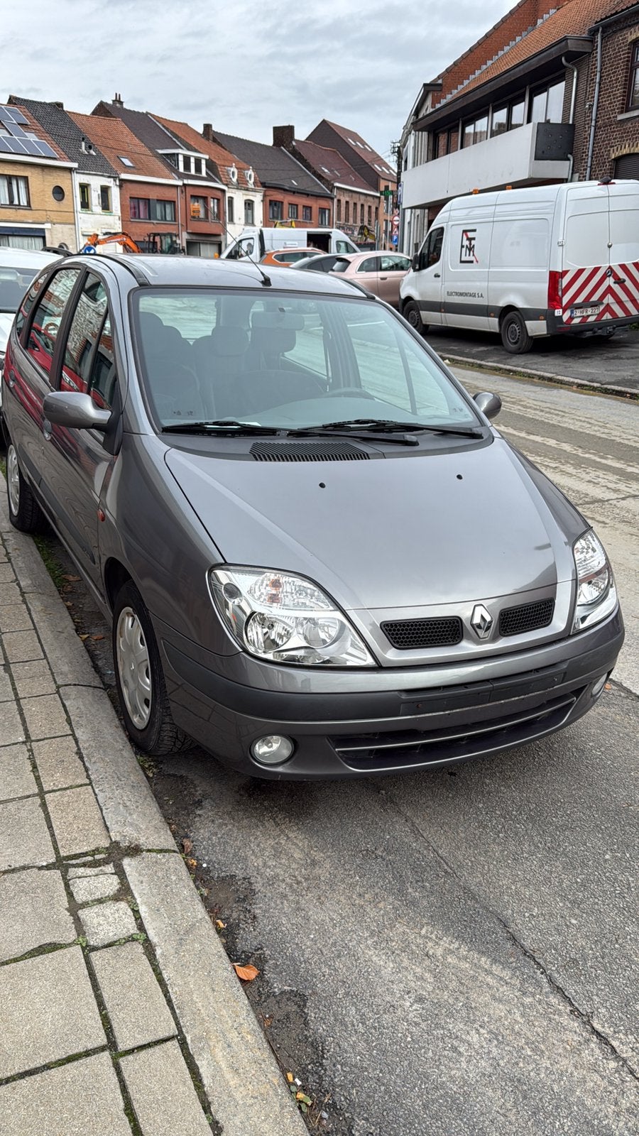 Renault Scenic 1.4 16V, Autos, Argent ou Gris, Boîte manuelle, 5 portes, 5 places