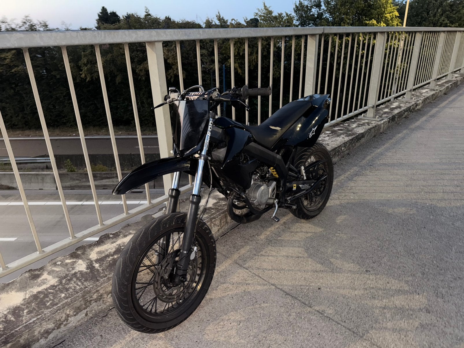 Derbi senda x race, Fietsen en Brommers, Brommers | Crossbrommers, Ophalen, Zo goed als nieuw, 50 cc, Derbi