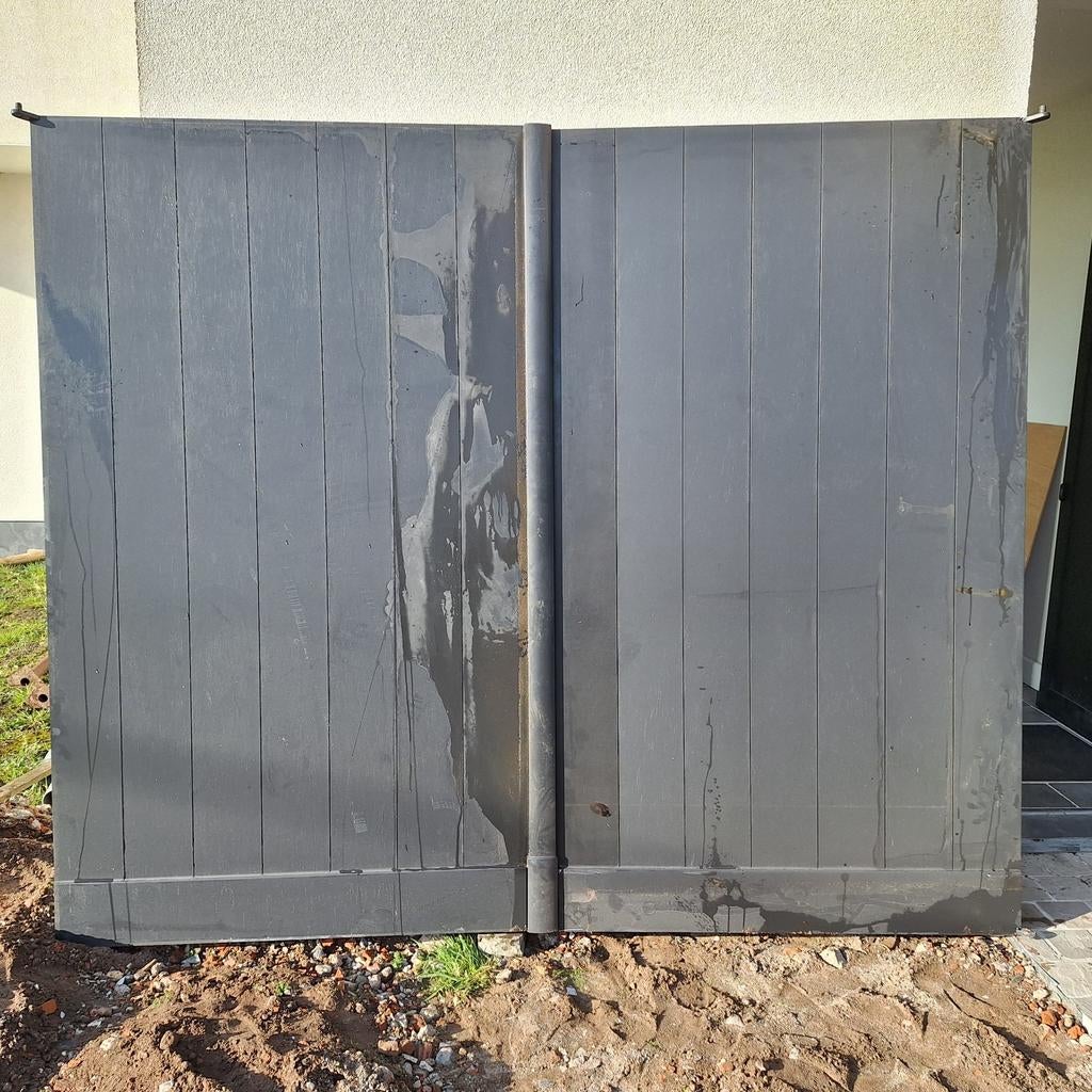 Garagepoort in hardhout, met hardhout frame. 2m20H op 2m60B, Doe-het-zelf en Bouw, Ophalen, Zo goed als nieuw