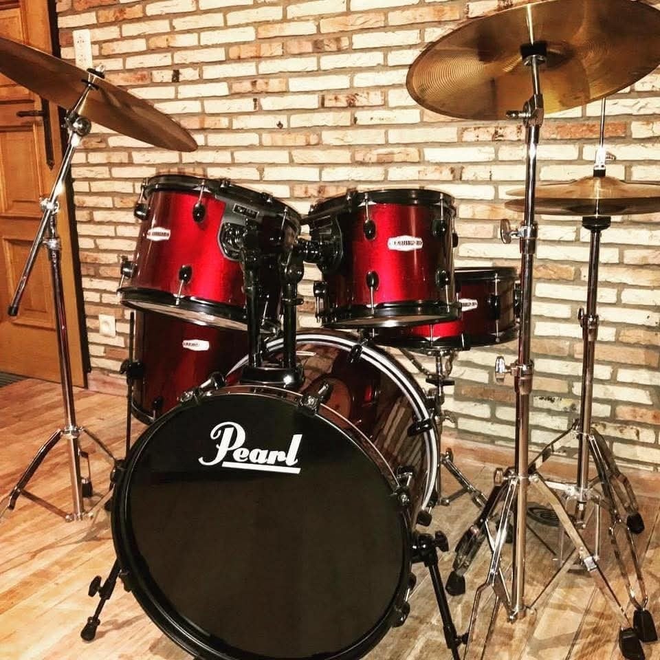 Pearl forum drumstel met complete silent/oefenkit, Muziek en Instrumenten, Drumstellen en Slagwerk, Ophalen, Pearl