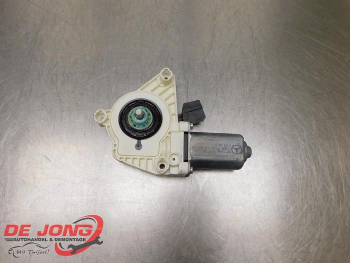 Moteur de vitre portière d'un Mercedes B-Klasse, 3 mois de garantie, Utilisé, -, -