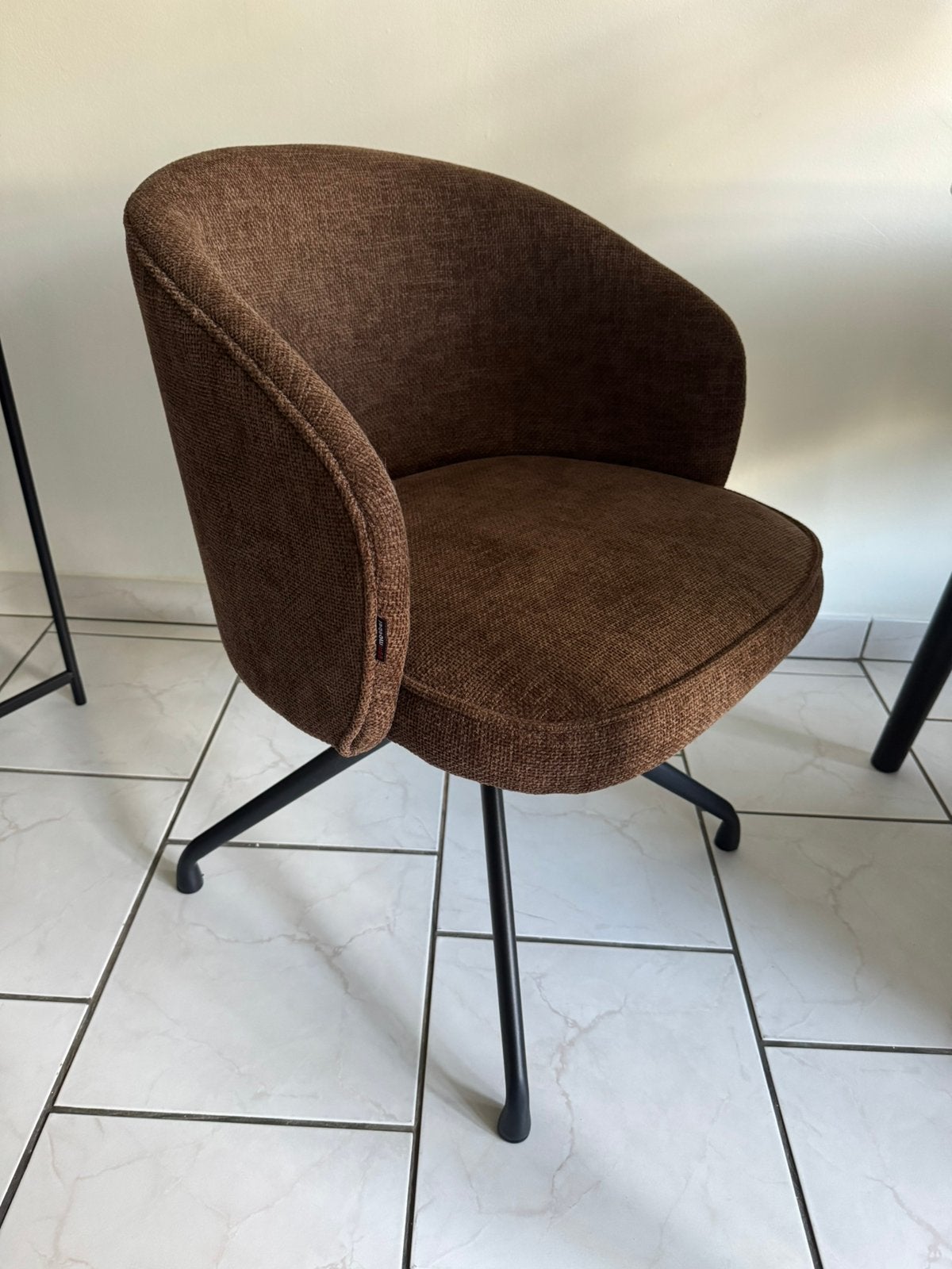 Bruine stoelen, Enlèvement, Comme neuf