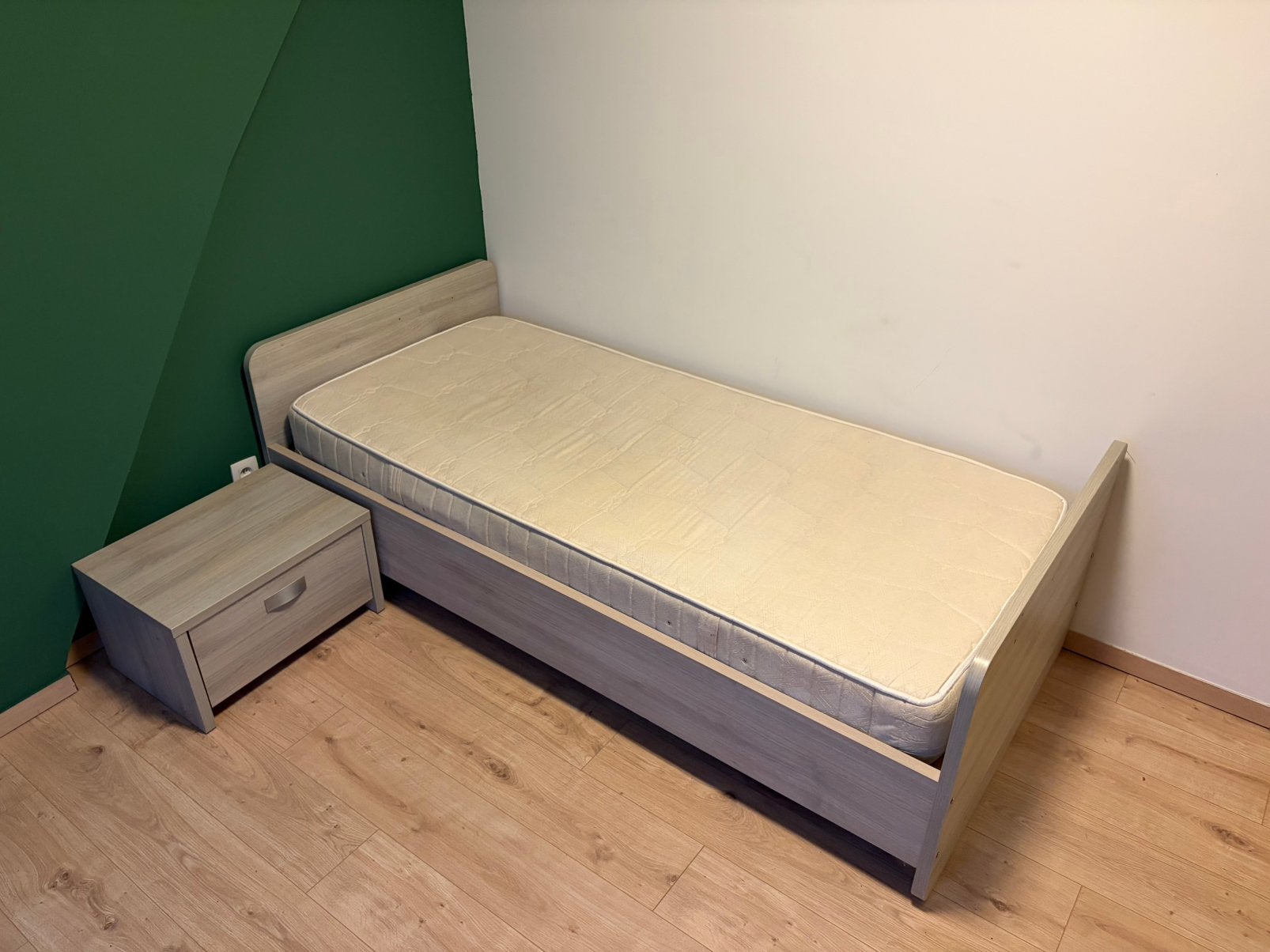 Lit 1 personne avec matelas, Huis en Inrichting, Slaapkamer | Bedden, Ophalen, Zo goed als nieuw