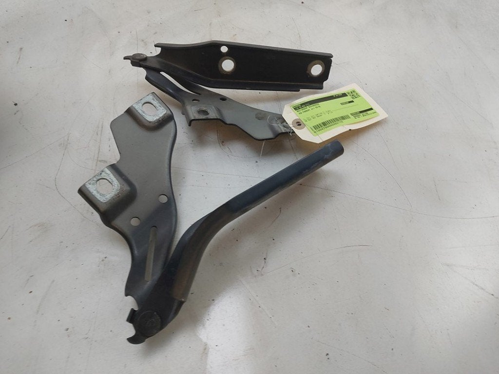 MOTORKAPSCHARNIER Passat (3G2) (|3G0823302|3G0823301|), Dhr. J. Ham, Gebruikt, Volkswagen, Administratie@autoham.nl