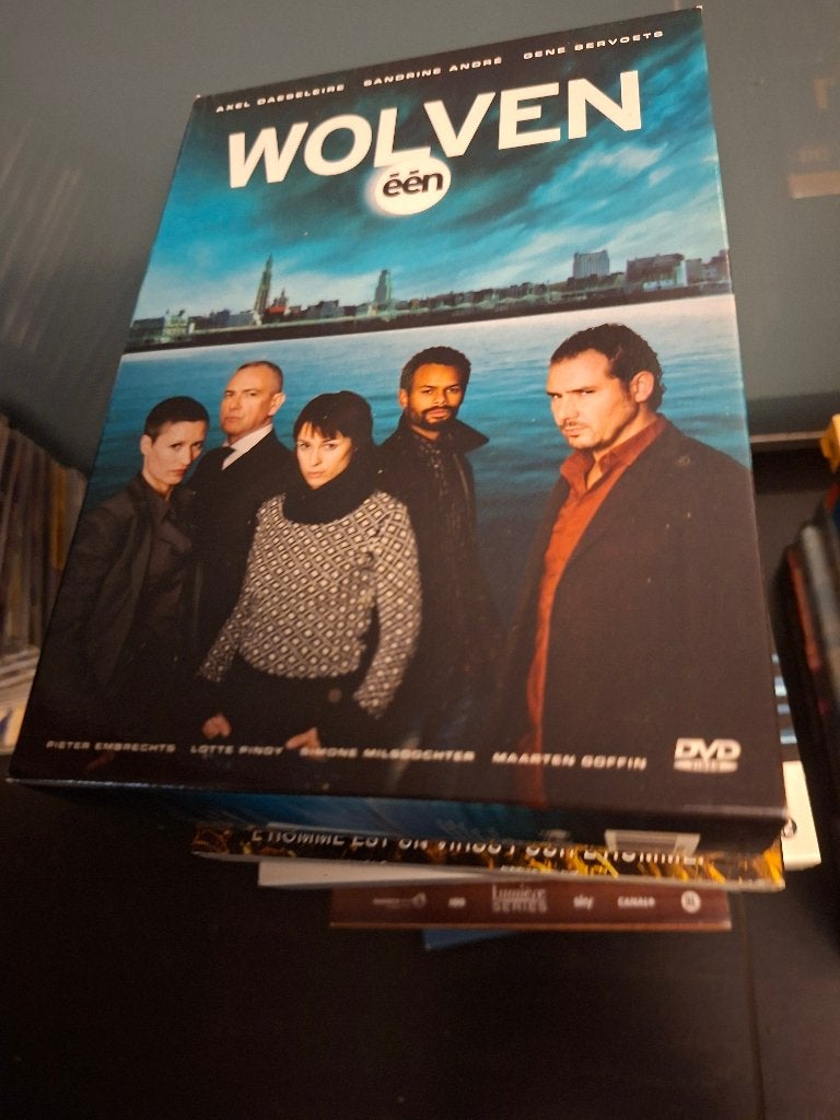 dvd - wolven - 4 dvd - doos 8, Cd's en Dvd's, Vanaf 16 jaar, Drama, Ophalen of Verzenden, Zo goed als nieuw