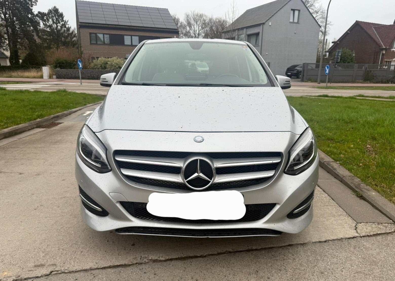 À vendre Mercedes b180 Essence, Autos, Mercedes-Benz, 90 kW, Argent ou Gris, Achat, Euro 6