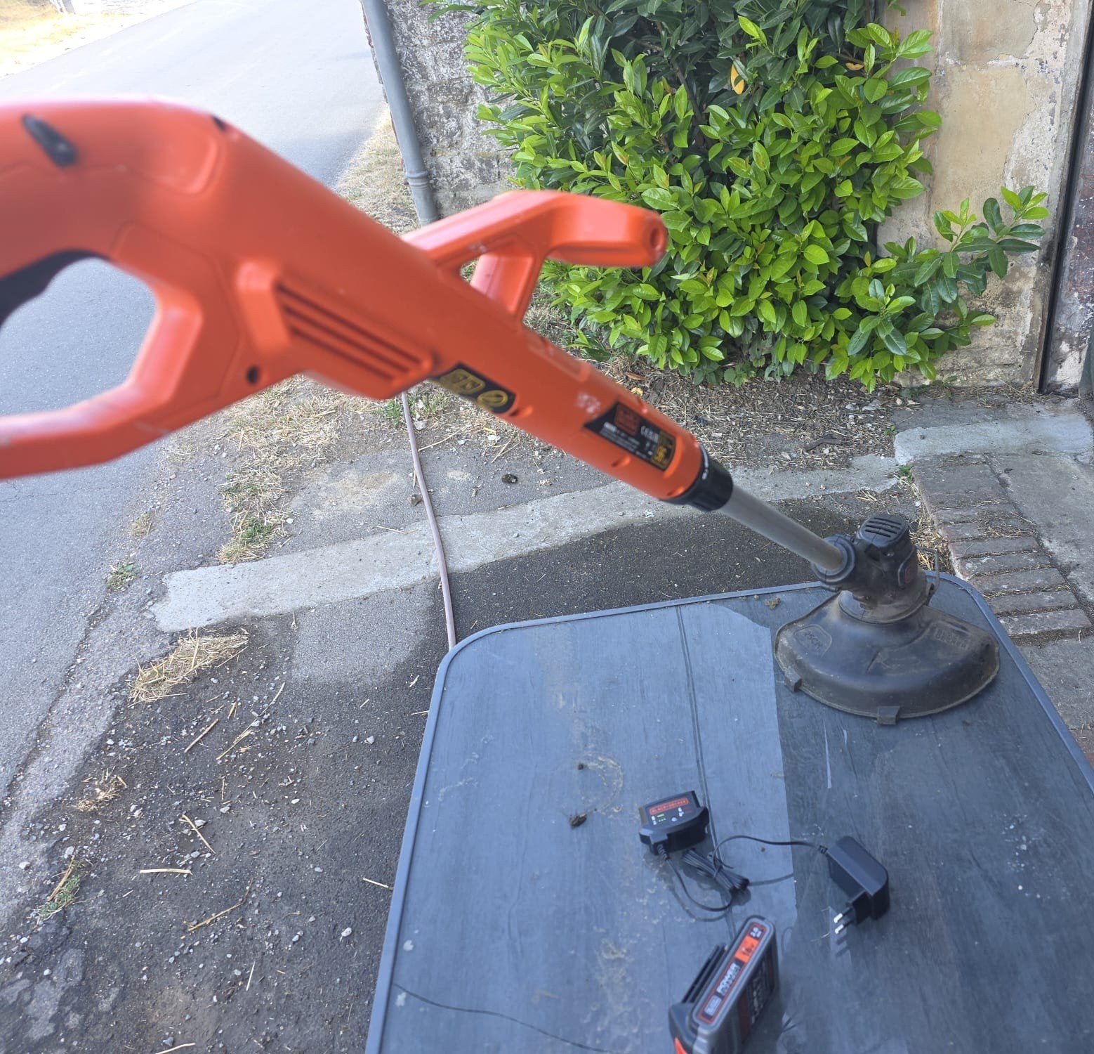 Coupe Bordures BLACK DECKER 18V avec chargeur, Enlèvement